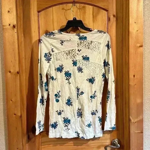 Decree Floral and Cream Long Sleeve - Picture 6 of 9